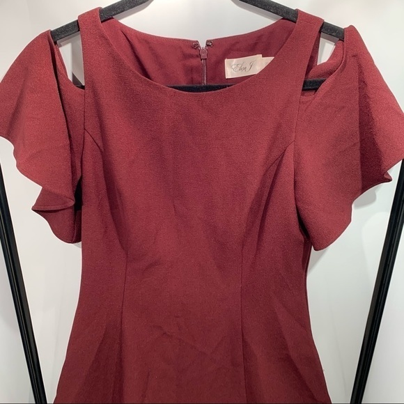 Eliza J Cold Shoulder Fit & Flare Mini Dress Size 4 Burgundy - Picture 1 of 10